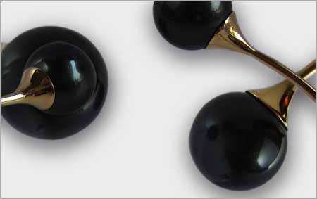 'Torrela' Armreif Gold mit schwarzen Tahiti Perlen